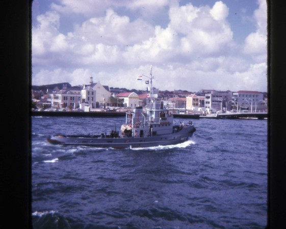 Willemstad binnen varend.