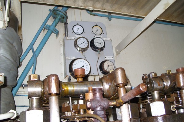 Diverse druk en temperatuurmeters. Diverse druk en temperatuurmeters.